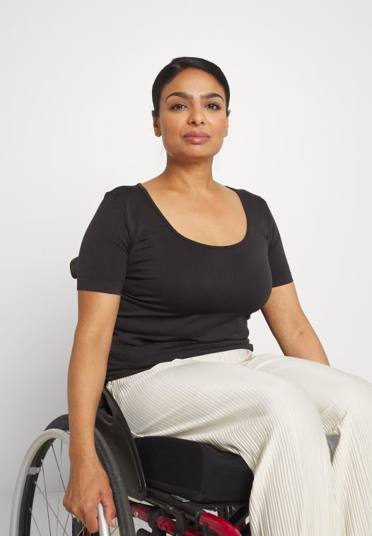 Anna Field kvinner basic t-skjorte svart P266L374