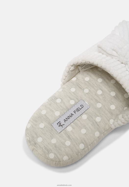Anna Field kvinner tøfler hvite P266L2279