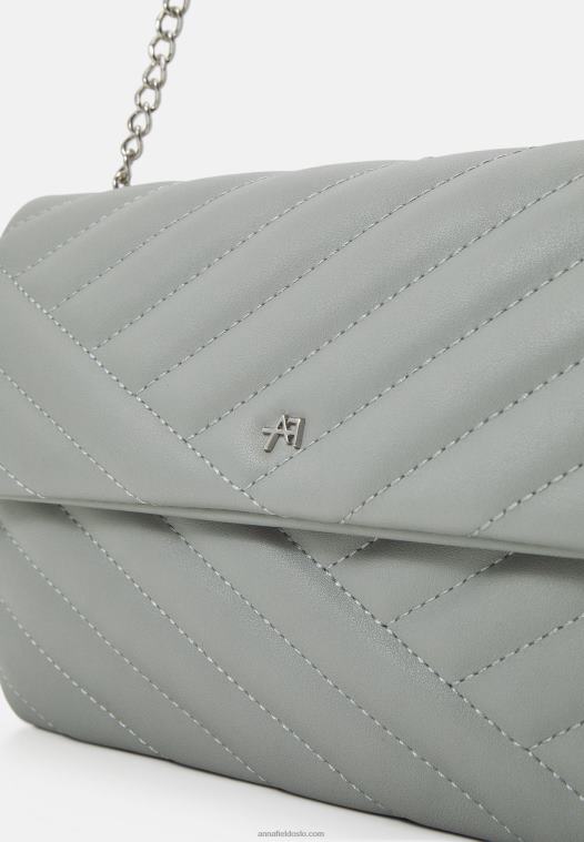 Anna Field kvinner over kroppsvesken blågrå P266L2553