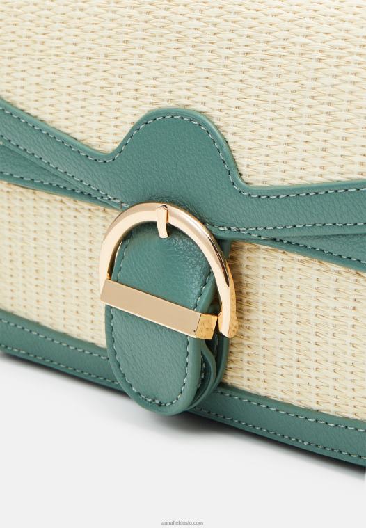 Anna Field kvinner over kroppsvesken grønn P266L2526