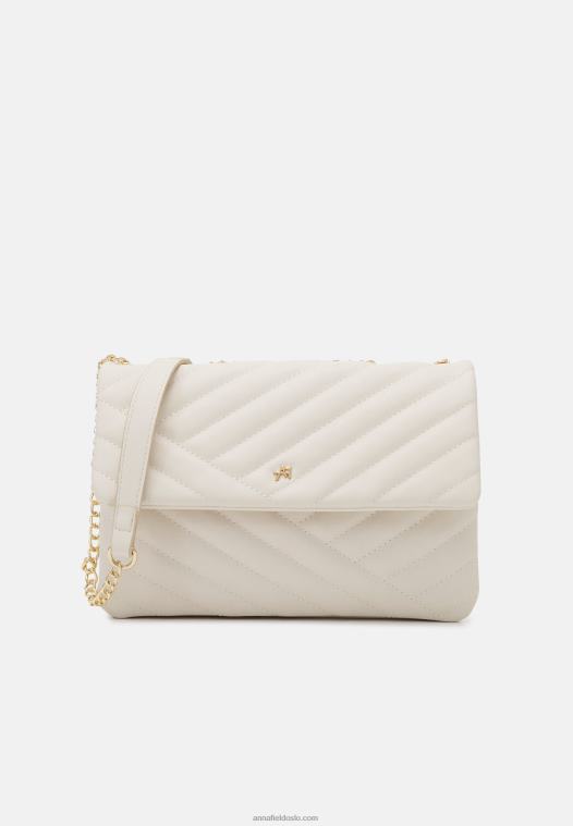 Anna Field kvinner over kroppsvesken hvit P266L2535