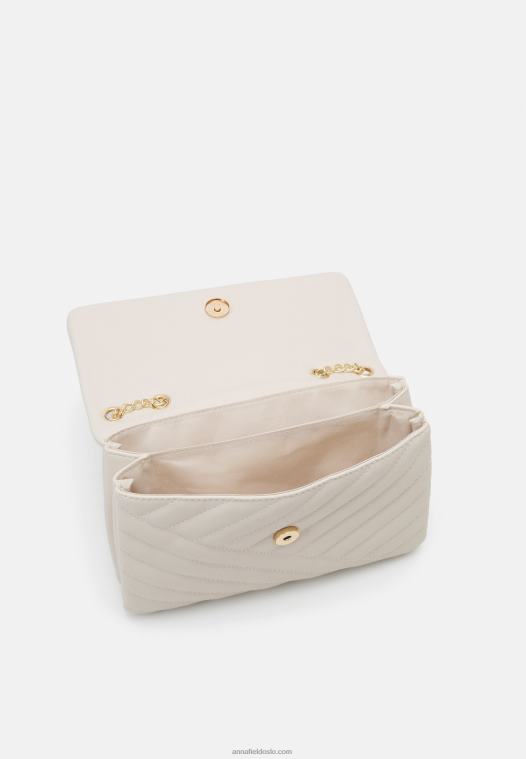 Anna Field kvinner over kroppsvesken hvit P266L2535