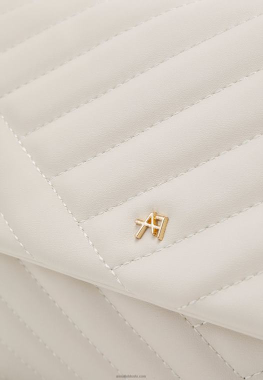 Anna Field kvinner over kroppsvesken hvit P266L2535