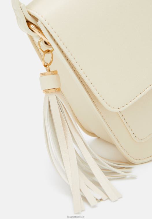 Anna Field kvinner over kroppsvesken off-white P266L2548